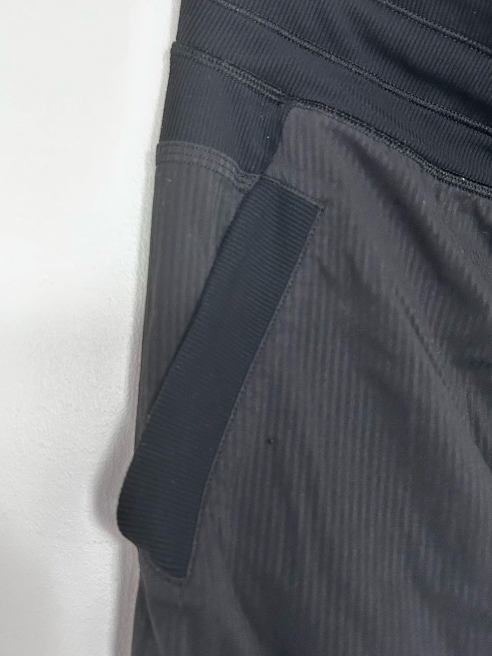 Size 6 regular - Lululemon Street To Studio Pant II *Unlined 28* - Picture 4 of 9